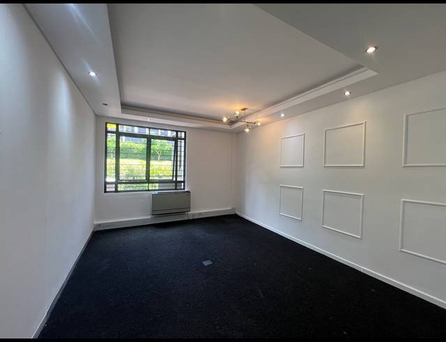 90M² OFFICE TO LET IN HYDE PARK